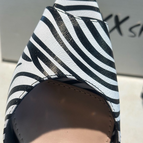 Size 6 MIXX SHUZ Black and White Zebra Print Heels with Rhinestone Ankle Strap - Picture 6 of 8